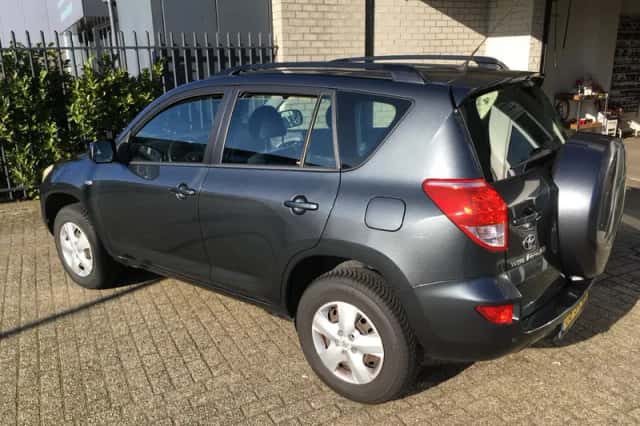 Toyota RAV4 (2006) thumbnail 4