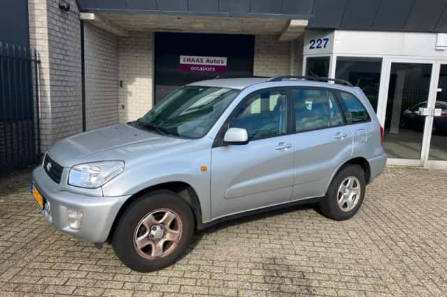 Toyota RAV4 (2003) thumbnail 1