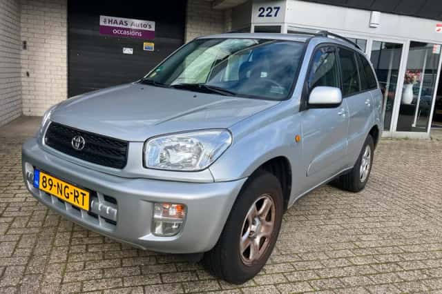 Toyota RAV4 (2003) thumbnail 4