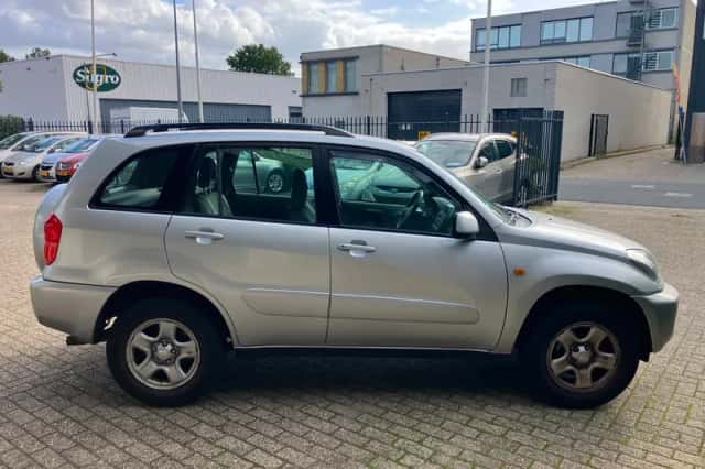 Toyota RAV4 (2003) thumbnail 5