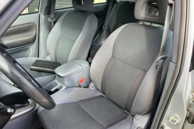 Toyota RAV4 (2003) thumbnail 6