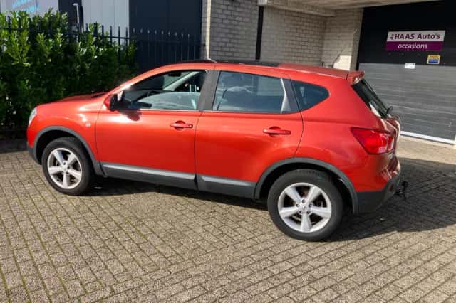 Nissan Qashqai (2009) thumbnail 3