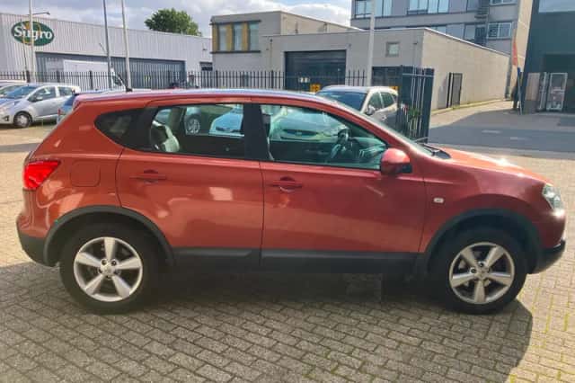 Nissan Qashqai (2009) thumbnail 5