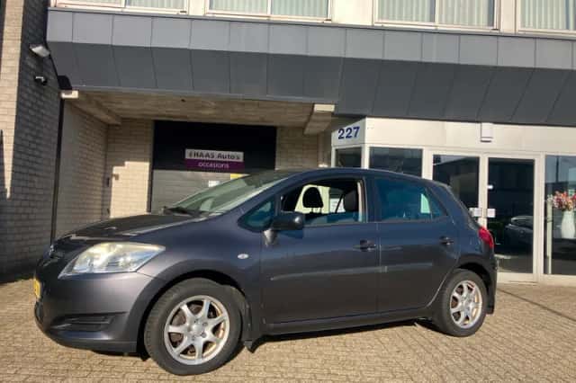 Toyota Auris (2007) thumbnail 1