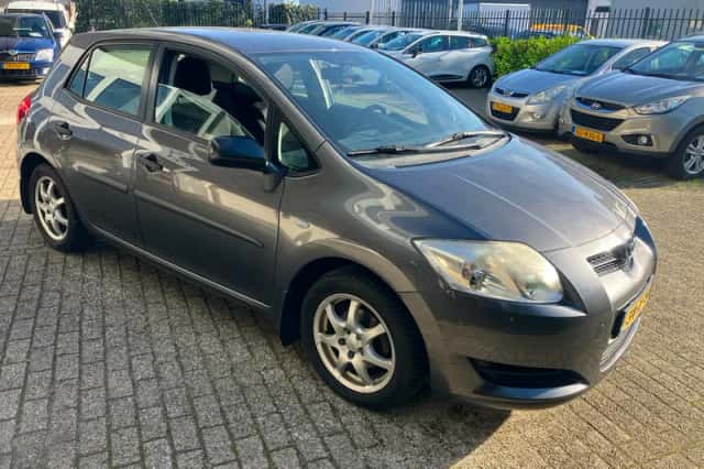 Toyota Auris (2007) thumbnail 3