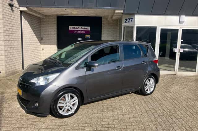 Toyota Verso (2013) thumbnail 1