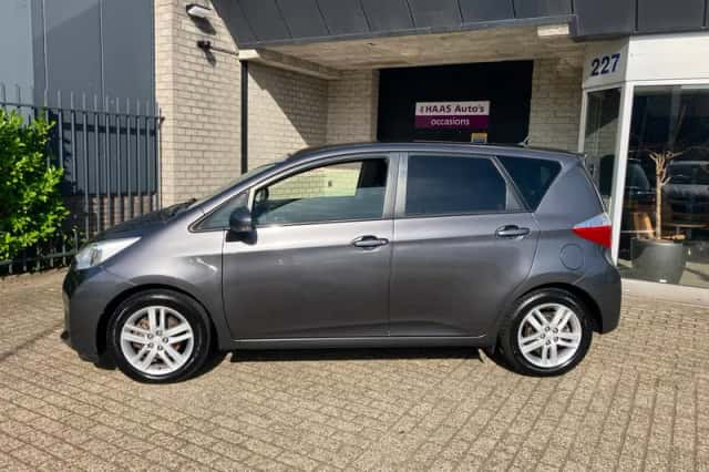 Toyota Verso (2013) thumbnail 2