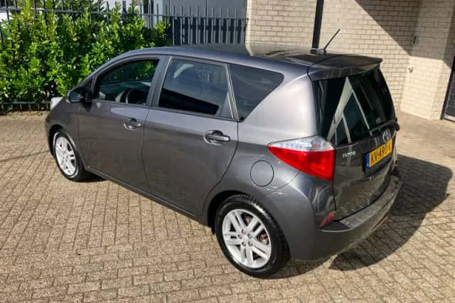 Toyota Verso (2013) thumbnail 3