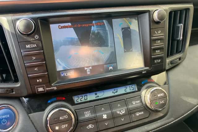 Toyota RAV4 (2017) thumbnail 6