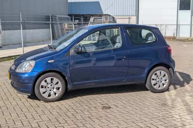 Toyota Yaris (2000) thumbnail 2