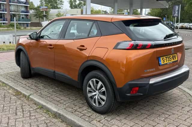 Peugeot e-2008 (2023) thumbnail 2