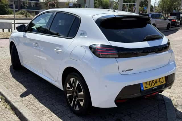 Peugeot e-208 (2024) thumbnail 2