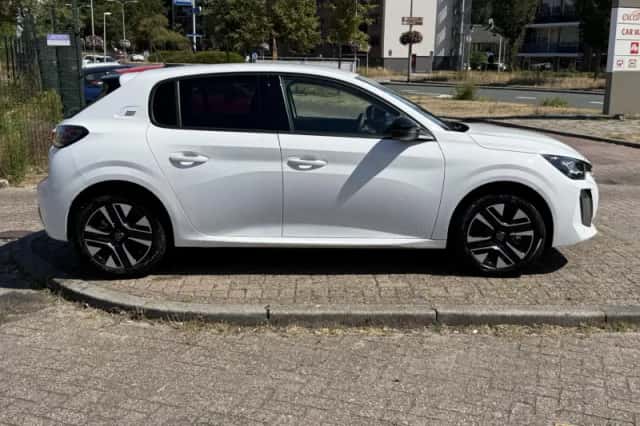 Peugeot e-208 (2024) thumbnail 3