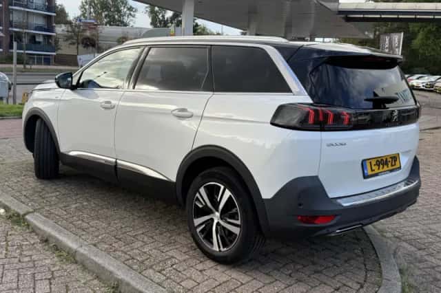 Peugeot 5008 (2021) thumbnail 2