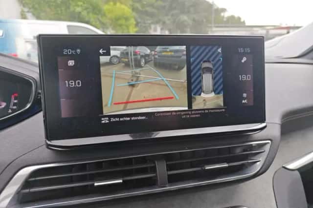 Peugeot 5008 (2021) thumbnail 3