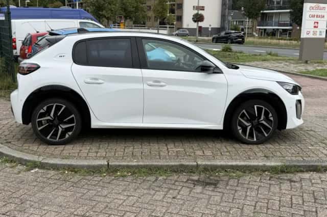 Peugeot 208 (2024) thumbnail 2