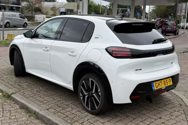 Peugeot 208 (2024) thumbnail 4