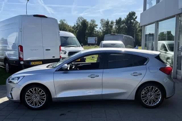 Ford Focus (2018) thumbnail 3