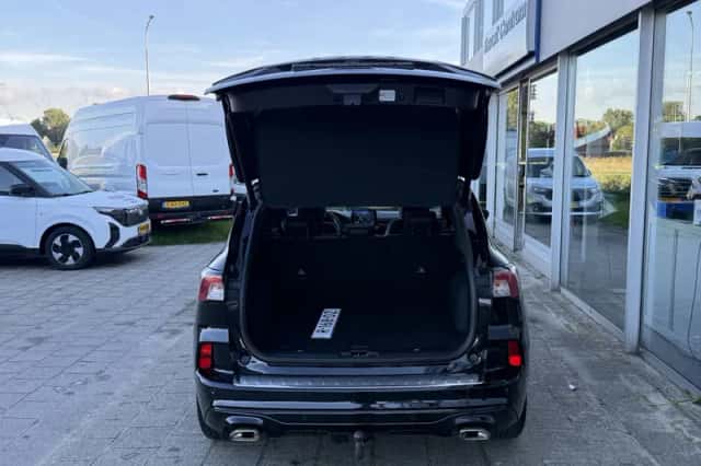 Ford Kuga (2021) thumbnail 5
