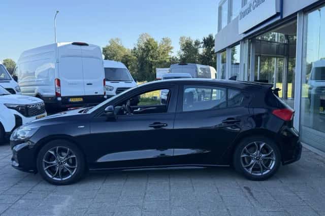 Ford Focus (2020) thumbnail 3