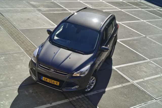 Ford Kuga (2015) thumbnail 2