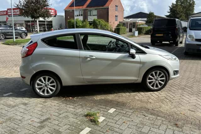 Ford Fiesta (2016) thumbnail 5