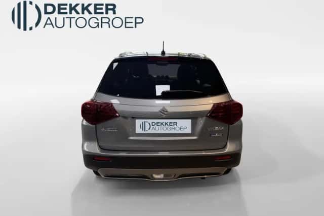 Suzuki Vitara (2022) thumbnail 4