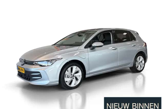 Volkswagen Golf (2025) thumbnail 1