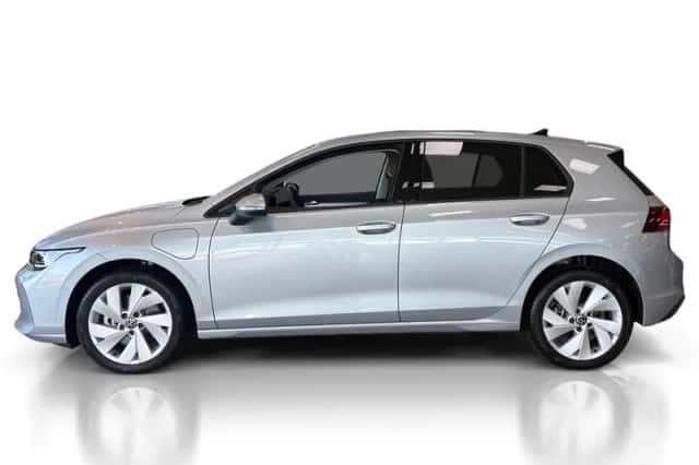 Volkswagen Golf (2025) thumbnail 2