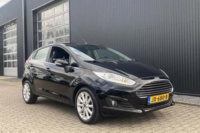 Ford Fiesta (2016) thumbnail 3