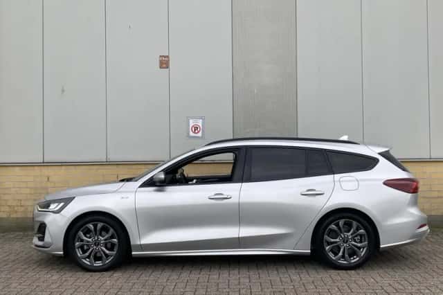 Ford Focus (2024) thumbnail 3