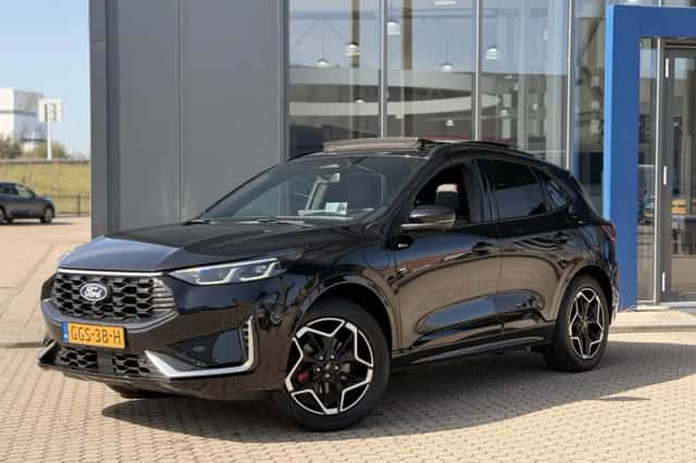 Ford Kuga (2024) thumbnail 2