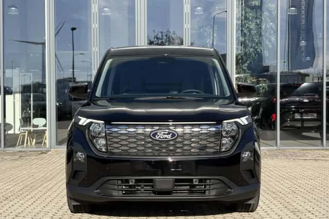 Ford E-Transit Courier (2026) thumbnail 3