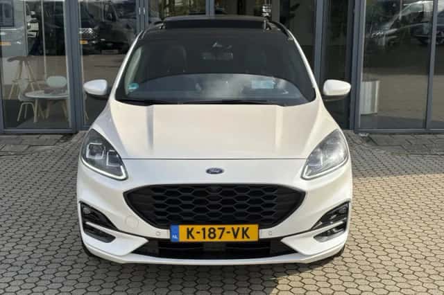 Ford Kuga (2021) thumbnail 3