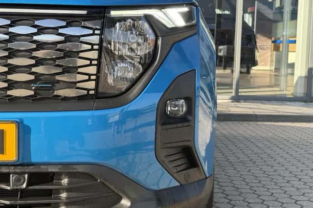 Ford E-Transit Courier (2026) thumbnail 2
