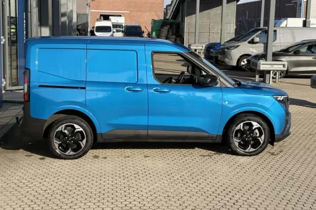Ford E-Transit Courier (2026) thumbnail 4