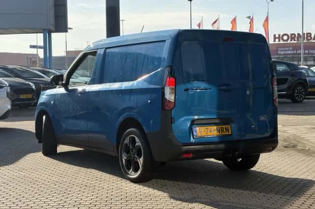 Ford E-Transit Courier (2026) thumbnail 6