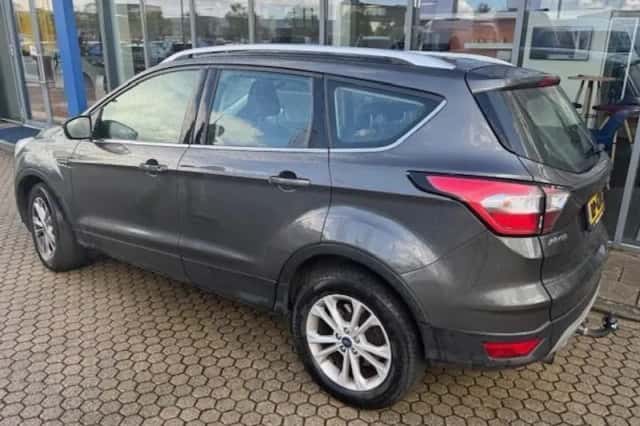 Ford Kuga (2018) thumbnail 4