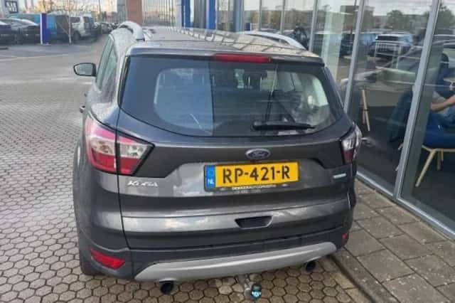 Ford Kuga (2018) thumbnail 5