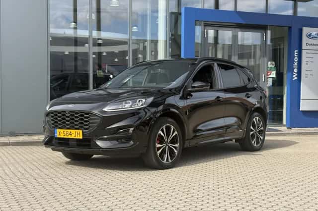 Ford Kuga (2023) thumbnail 2