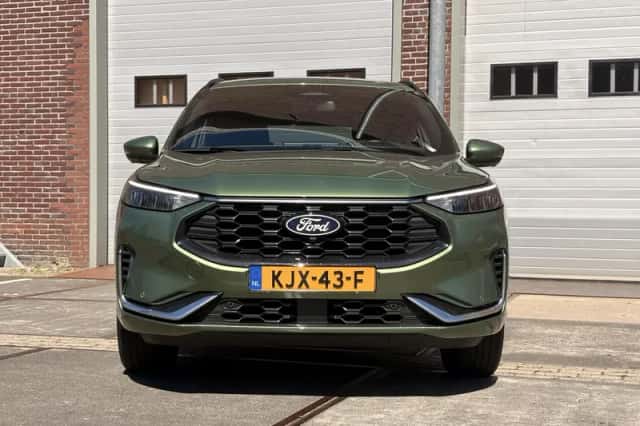 Ford Kuga (2024) thumbnail 3