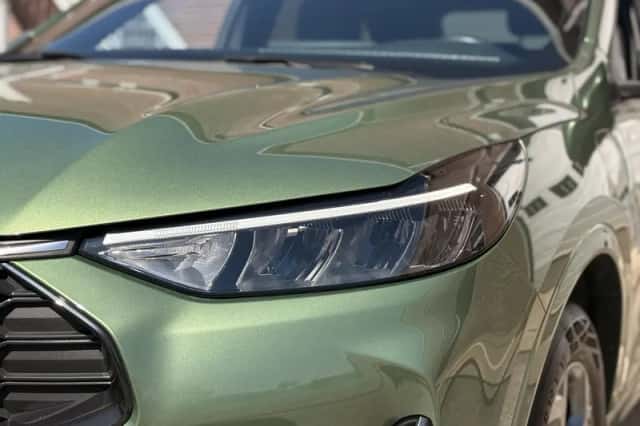 Ford Kuga (2024) thumbnail 4