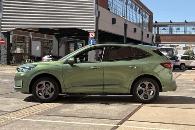 Ford Kuga (2024) thumbnail 6