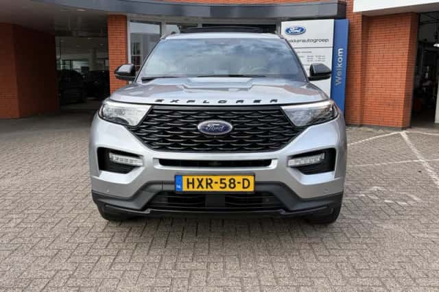 Ford Explorer (2021) thumbnail 2