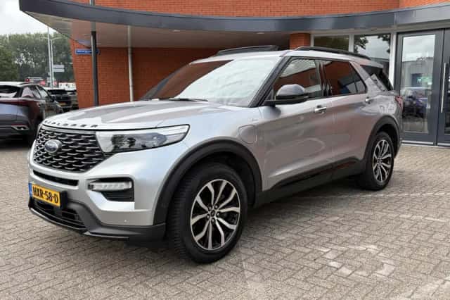 Ford Explorer (2021) thumbnail 3