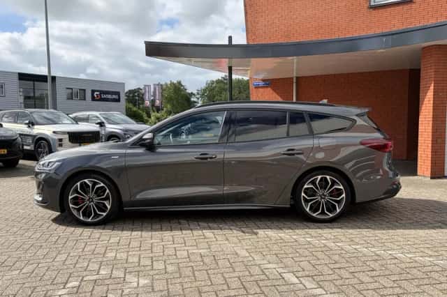 Ford Focus (2024) thumbnail 4