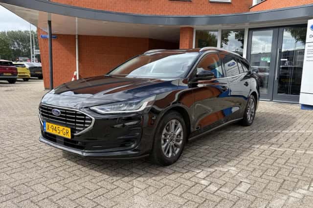Ford Focus (2023) thumbnail 3