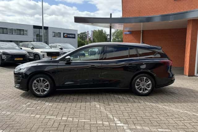 Ford Focus (2023) thumbnail 4