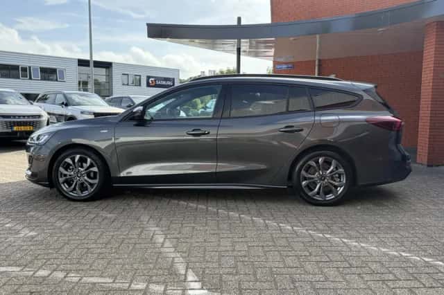 Ford Focus (2024) thumbnail 4