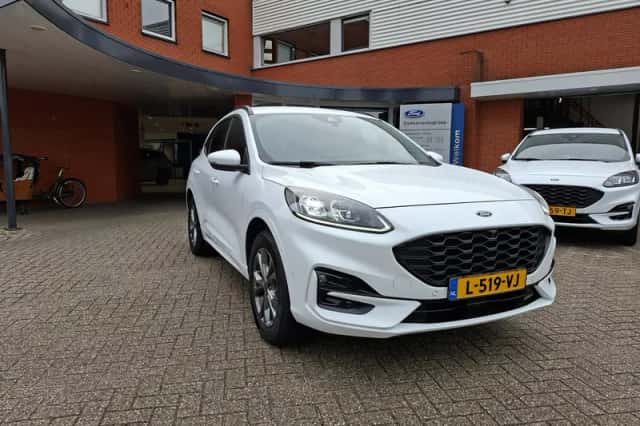 Ford Kuga (2021) thumbnail 4